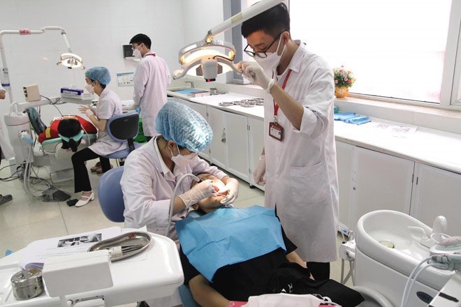 Hoạt động thực hành của sinh viên ngành RHM trường Đại học Y Hà Nội