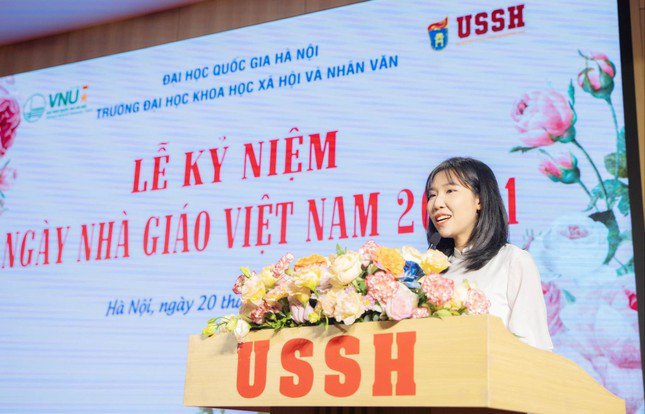 Thủ khoa kép ngành Văn học: Văn học đưa tôi đến hiện đại từ truyền thống - 2