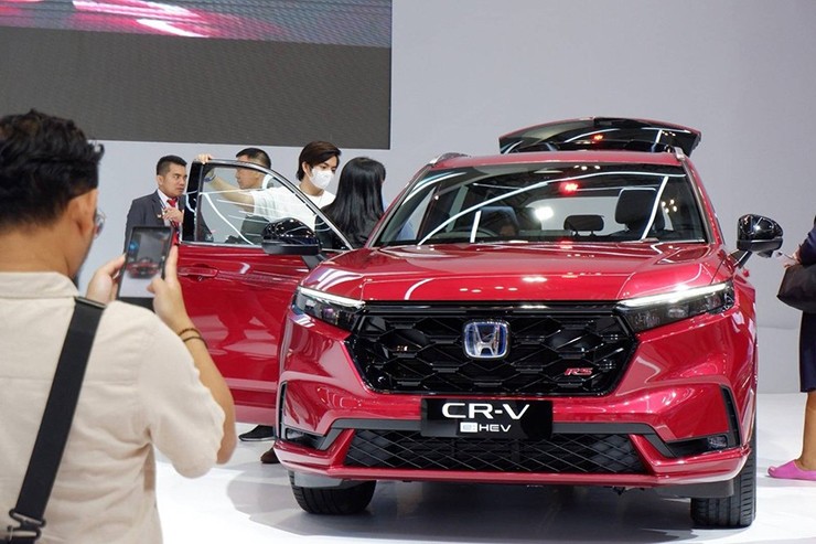 Honda CR-V 2023 vừa ra mắt bị chê giá cao nhưng vẫn &#34;đắt khách&#34; - 1