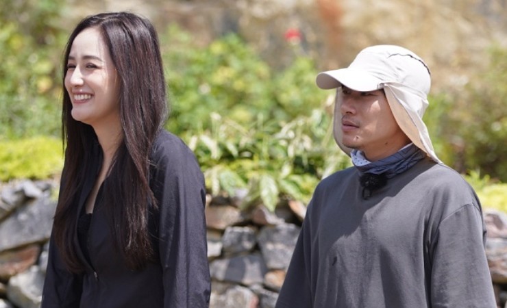 Mai Phương Thúy gây tò mò với loạt ảnh cùng hội bạn thân bằng tuổi - 3