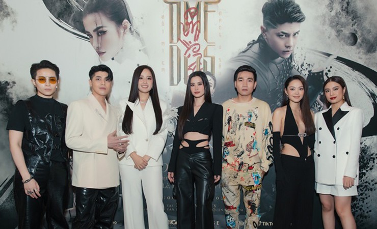 Mai Phương Thúy gây tò mò với loạt ảnh cùng hội bạn thân bằng tuổi - 8