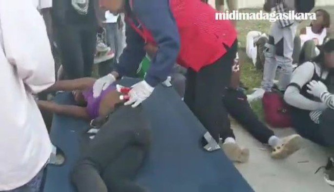 Giẫm đạp ở sân vận động Madagascar, hơn 100 người thương vong - 2