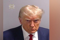 Ông Trump chụp ảnh kiểu nghi phạm ở nhà tù, lộ cân nặng bất thường