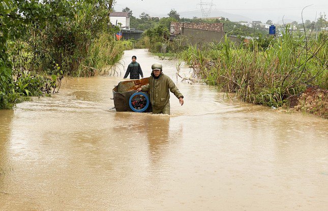 Mưa lớn kéo dài gây ngập lụt nhiều nơi ở thành phố Bảo Lộc - 4
