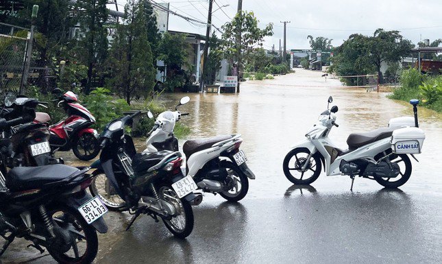 Mưa lớn kéo dài gây ngập lụt nhiều nơi ở thành phố Bảo Lộc - 5