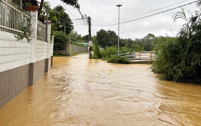Mưa lớn kéo dài gây ngập lụt nhiều nơi ở thành phố Bảo Lộc - 6