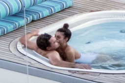 Đàn ông - Để trẻ mãi không già, ông chú "Titanic" thường xuyên làm hành động này