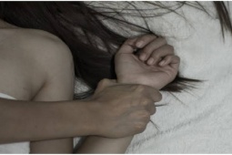 Pháp luật - Ép vợ "quan hệ" với bạn, gã chồng biến thái bị bắt