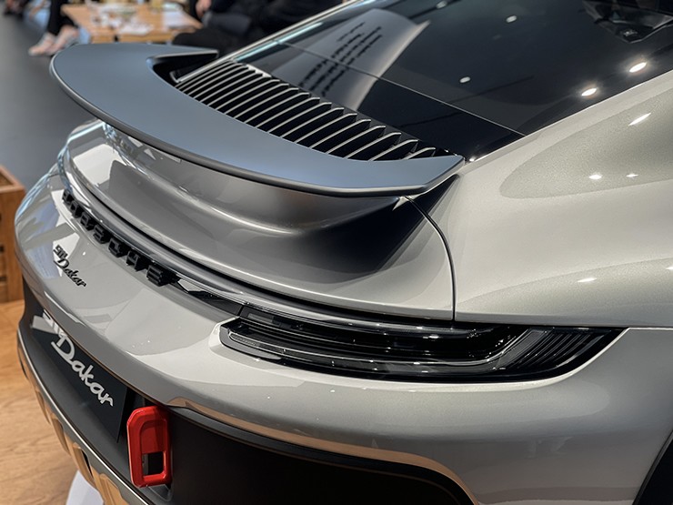 Chi tiết mẫu xe Porsche 911 phiên bản Dakar tại Việt Nam, giá bán từ 15,29 tỷ đồng - 7