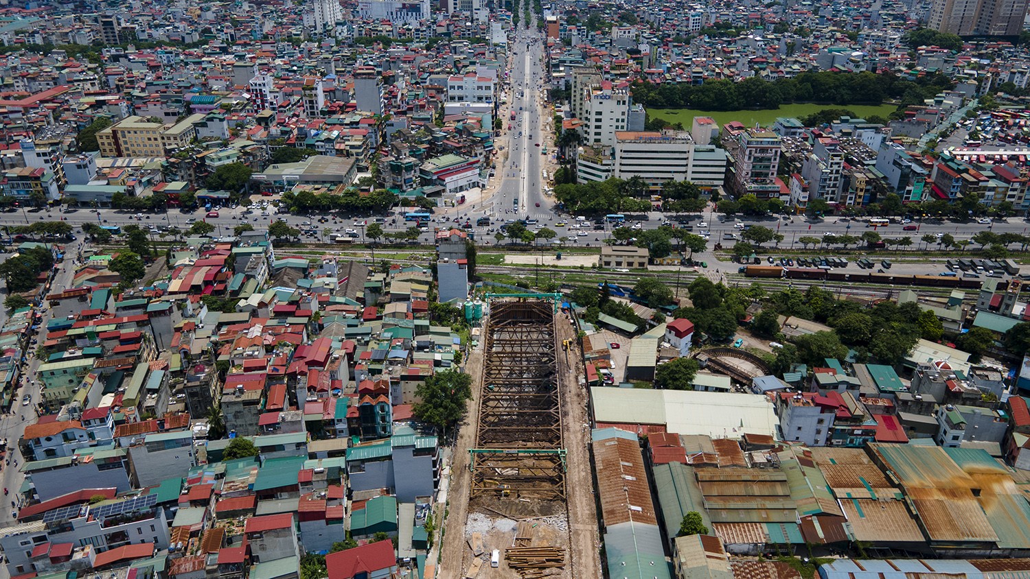 Dự án hầm chui qua nút giao Kim Đồng - Giải Phóng (quận Hoàng Mai, Hà Nội) được triển khai từ tháng 10/2022 do Ban Quản lý dự án đầu tư xây dựng công trình giao thông TP Hà Nội làm chủ đầu tư.