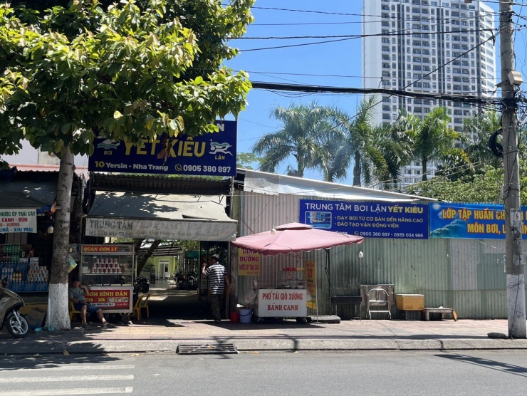 Đất SVĐ 19/8 Nha Trang được cho thuê làm Trung tâm bơi lội Yết Kiêu.