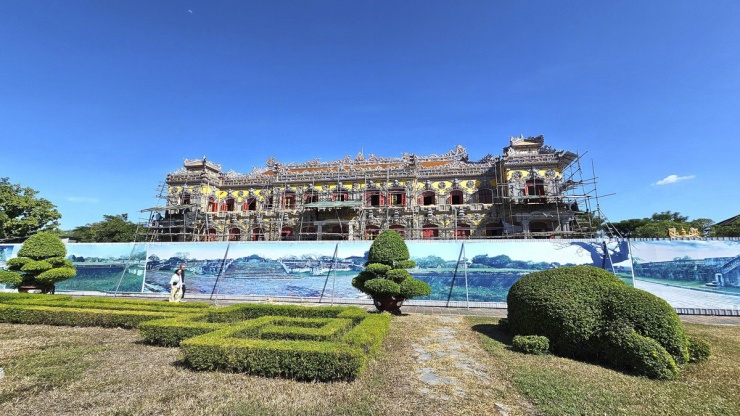 Điện Kiến Trung, nơi làm việc của hai vị vua cuối cùng của triều Nguyễn đang được trùng tu và dự kiến sẽ hoàn thành vào cuối năm nay.