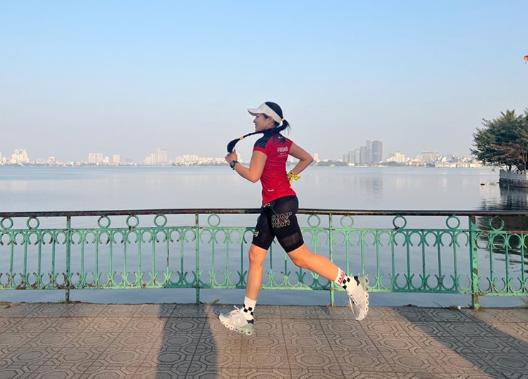 Người đẹp Thủy Top “cuồng” 3 môn phối hợp, kể chuyện thi Ironman gây “sốt” - 13