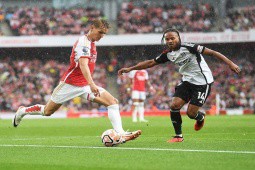 Video bóng đá Arsenal - Fulham: Rượt đuổi 4 bàn & thẻ đỏ, cầm vàng để vàng rơi (Ngoại hạng Anh)
