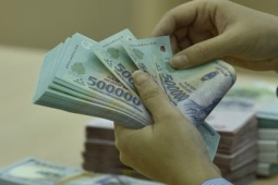 Kinh doanh - Nóng tuần qua: Cầm 100 triệu đồng gửi tiết kiệm ngân hàng thu về bao nhiêu tiền lãi?