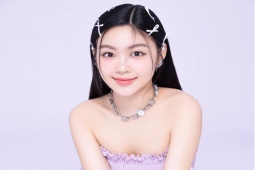 Thời trang - Con gái MC Quyền Linh diện váy ôm sát body, tôn đường cong ở tuổi 17