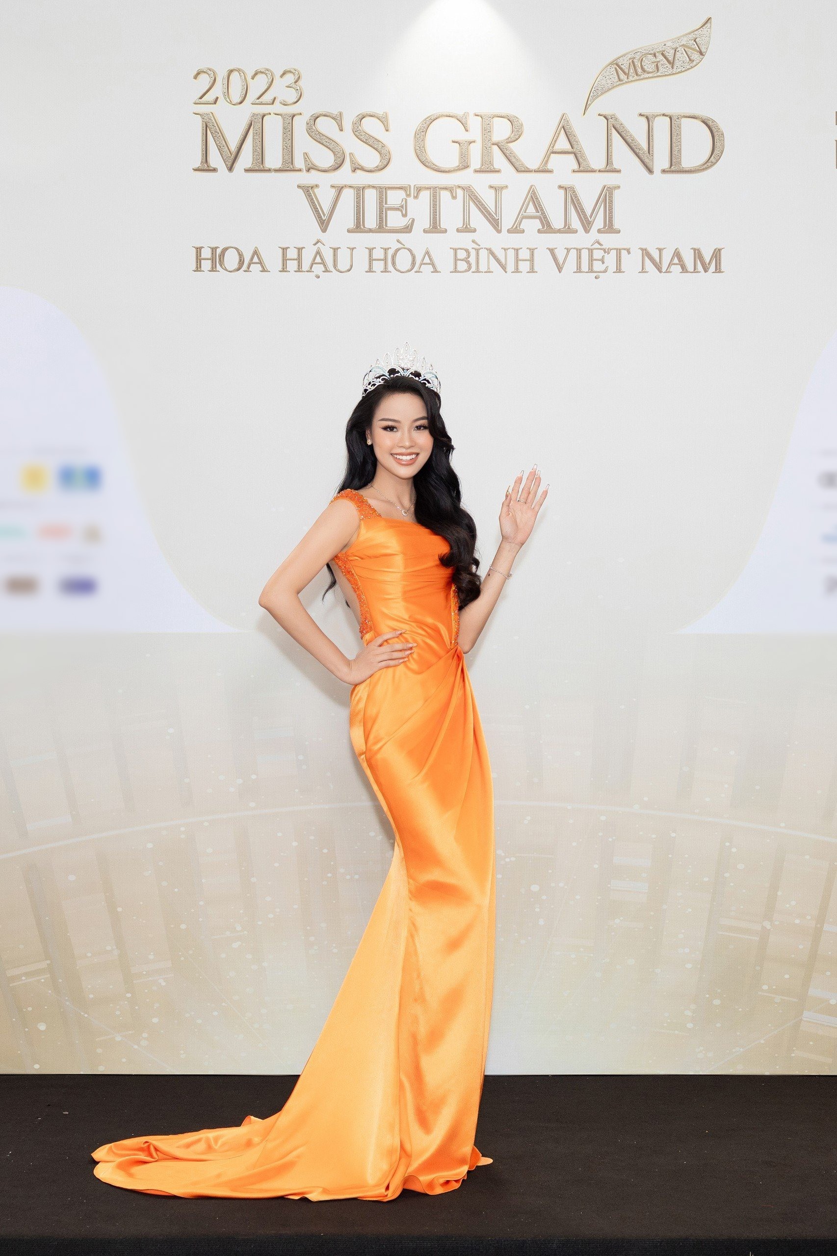 Đoàn Thiên Ân đội vương miện đọ dáng cùng dàn Hoa hậu, Á hậu ở chung kết Miss Grand Vietnam 2023 - 9