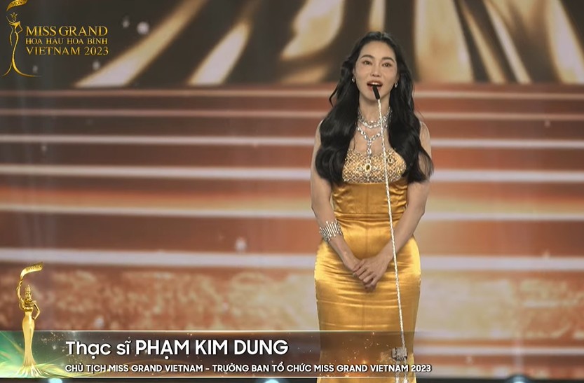 Chủ tịch Hoa hậu Hòa bình Việt Nam - Phạm Kim Dung có những chia sẻ ấn tượng, cảm xúc mở màn cuộc thi.