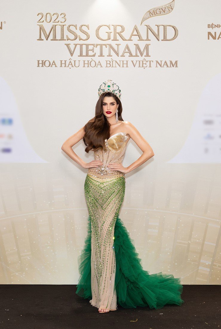 Đương kim Hoa hậu Hòa bình quốc tế Isabella Menin.
