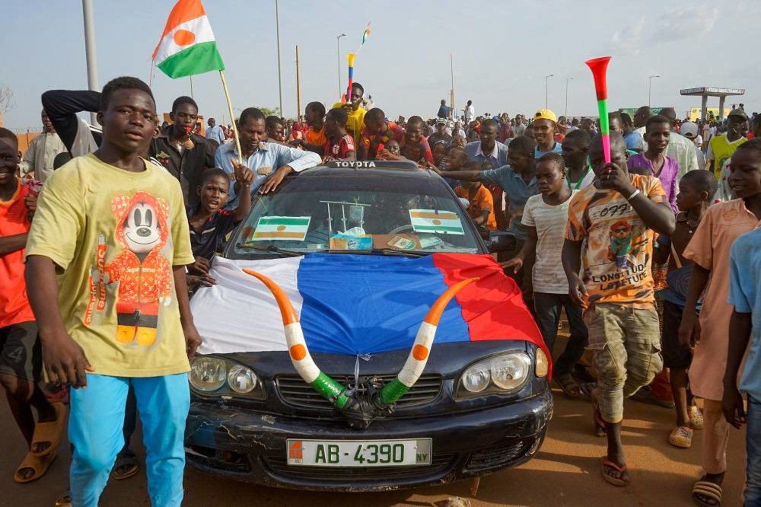 Niger: Hàng trăm người biểu tình dọa chiếm căn cứ quân sự, Đại sứ quán Pháp - 1