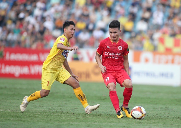 Quang Hải dành tặng danh hiệu vô địch V-League cho người hâm mộ