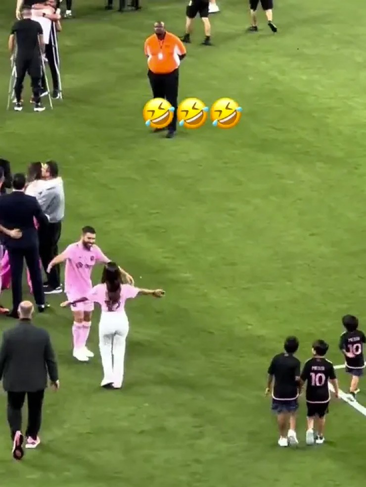 Wife "the most beautiful in the world"  Messi's fever with the moment of confusing her husband - 1