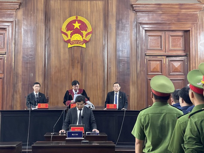 Phiên xử do thẩm phán Phạm Lương Toản làm chủ toạ