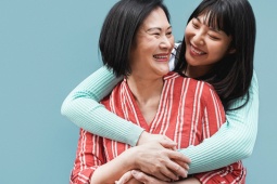 Thị trường - Tiêu dùng - Mùa Vu Lan báo hiếu, đong tấm lòng gửi tặng mẹ món quà tri ân