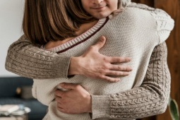 Bạn trẻ - Cuộc sống - Kiếm hơn 2 triệu/giờ với nghề “ôm chuyên nghiệp”