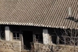 Bạn trẻ - Cuộc sống - Tháng cô hồn lướt mạng, phát hiện nhà mình biến thành "nhà ma nổi tiếng"