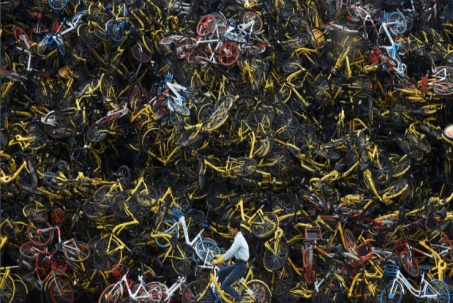 Cận cảnh nghĩa địa xe đạp bỏ hoang khổng lồ ở Trung Quốc