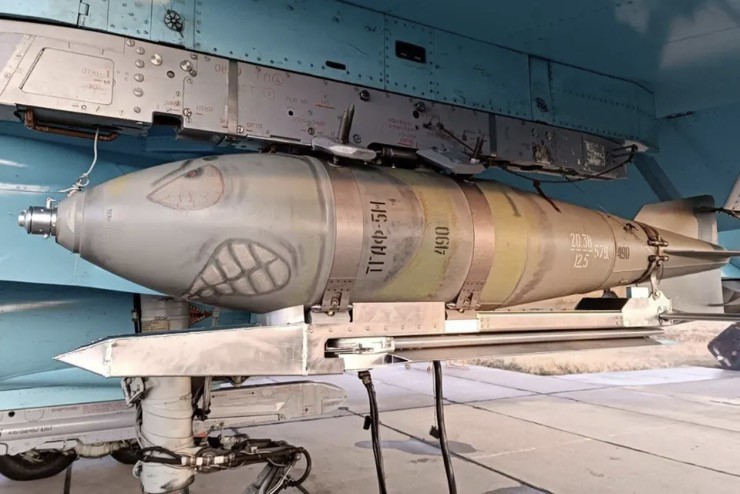 Bom lượn dẫn đường FAB-500 của Nga.