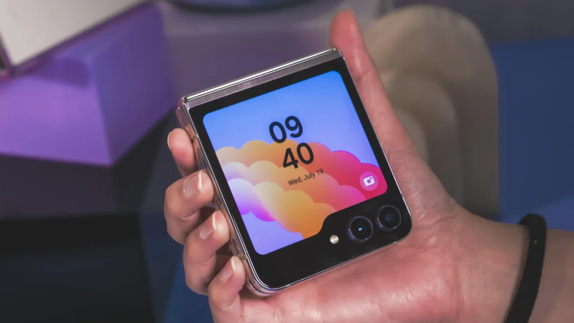 Galaxy Z Flip 5 có xứng để giới trẻ "ăn chơi" không? - 1