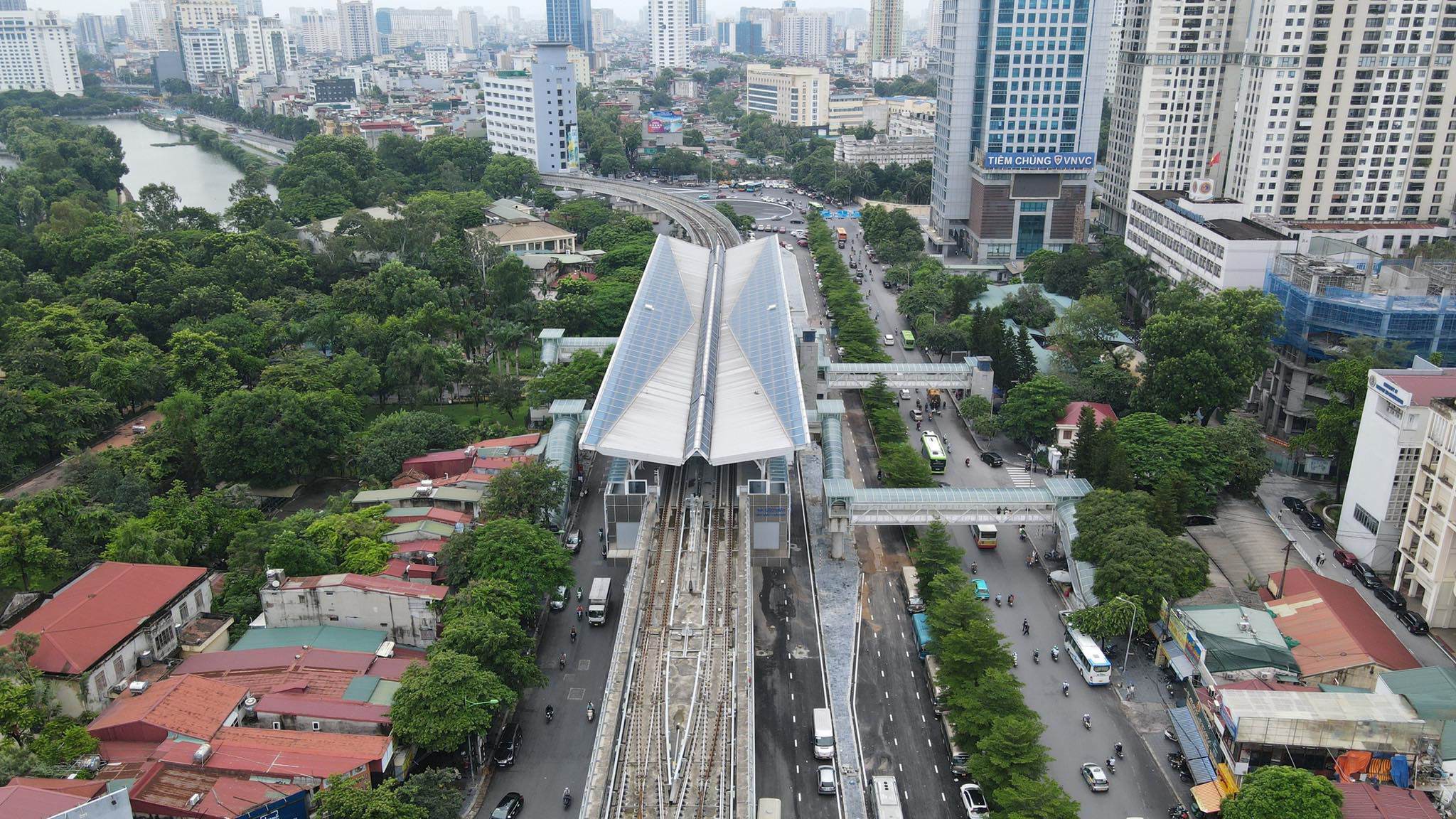 Sáng 28/8, Ban Quản lý Đường sắt đô thị Hà Nội (MRB) cho biết, đơn vị đã hoàn thành xây dựng, lắp đặt tại 8 nhà ga trên cao tuyến đường sắt đô thị đoạn Nhổn - ga Hà Nội.