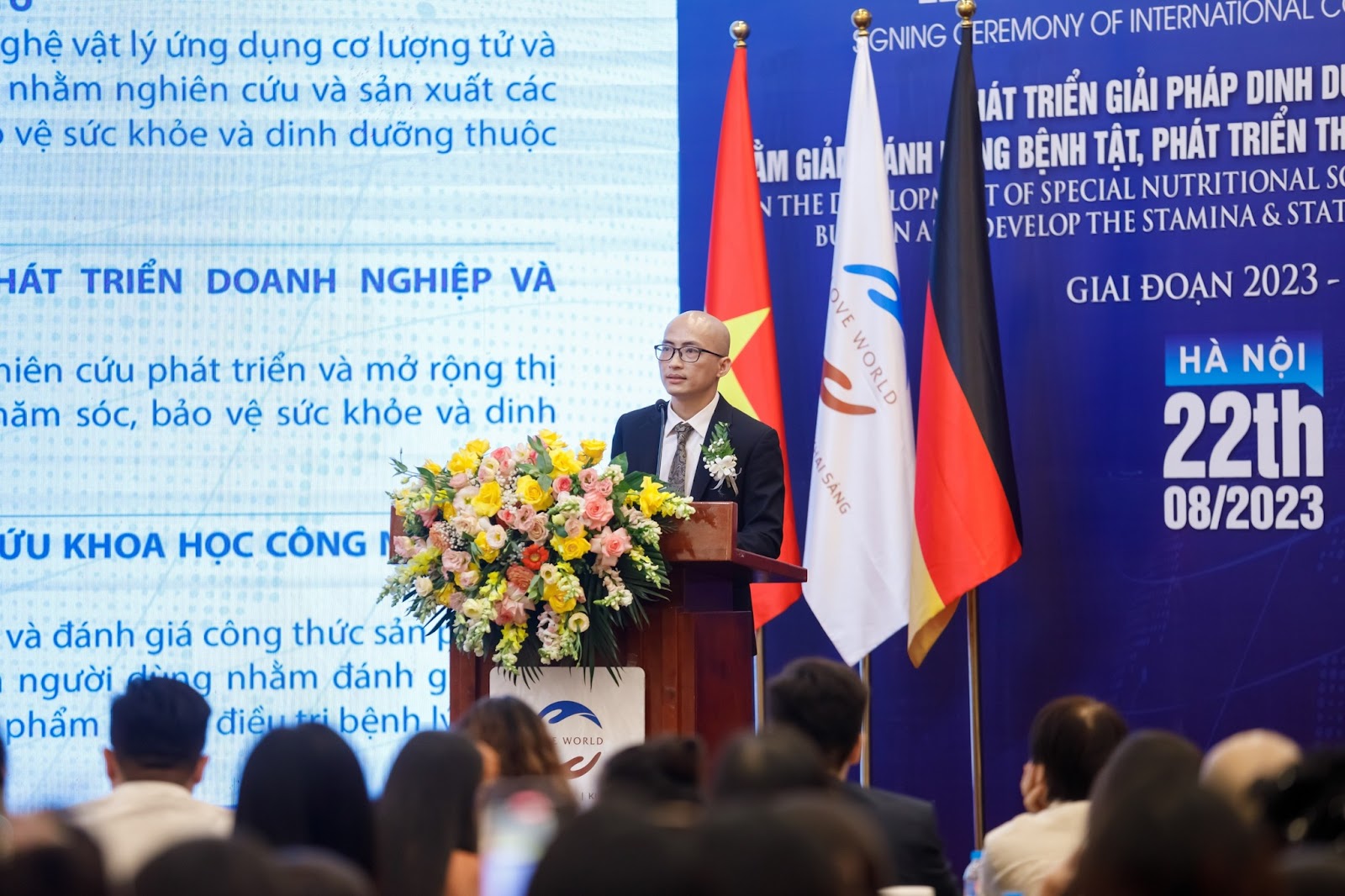 Ông Trương Sơn Hà - Chủ tịch HĐQT Công ty CP Dược phẩm Quốc tế Love World phát biểu tại buổi lễ
