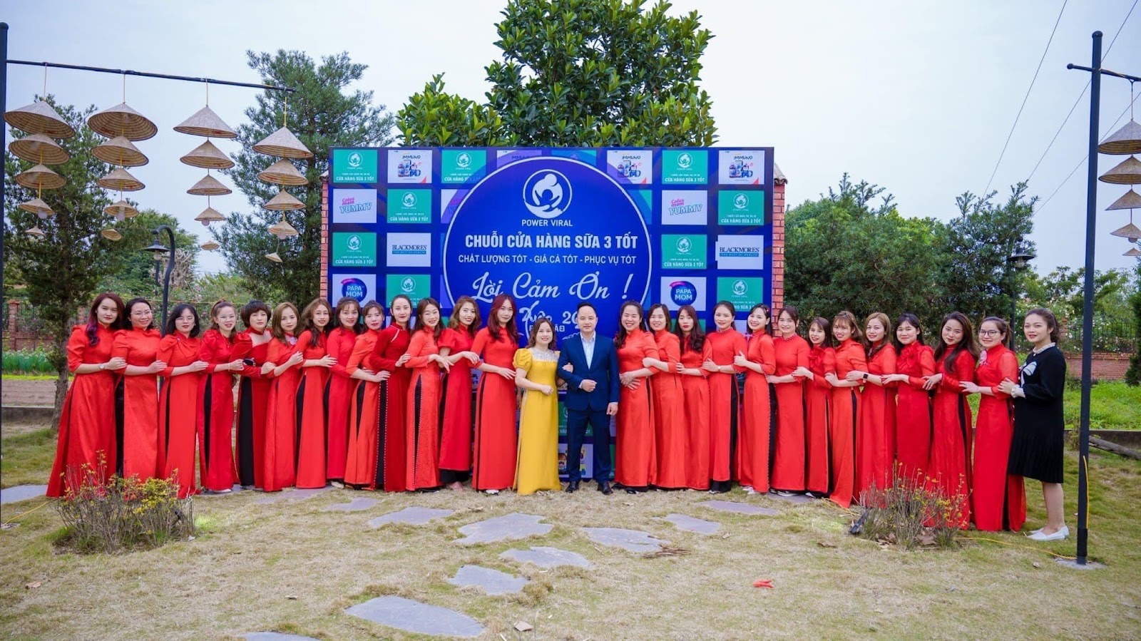 Đội ngũ nhân viên của 3 Tốt đều tận tâm phục vụ khách hàng (Ảnh: NVCC)