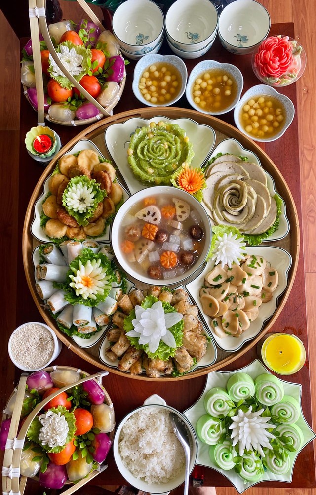 Mâm cúng thuần chay đến từ đôi bàn tay khéo léo của chị Phạm Thu Huyền (Ảnh: Phạm Thu Huyền)