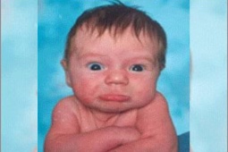 Truyện cười - Cháu nó ở trường ngoan lắm, mỗi cái nói chuyện cứ như danh hài