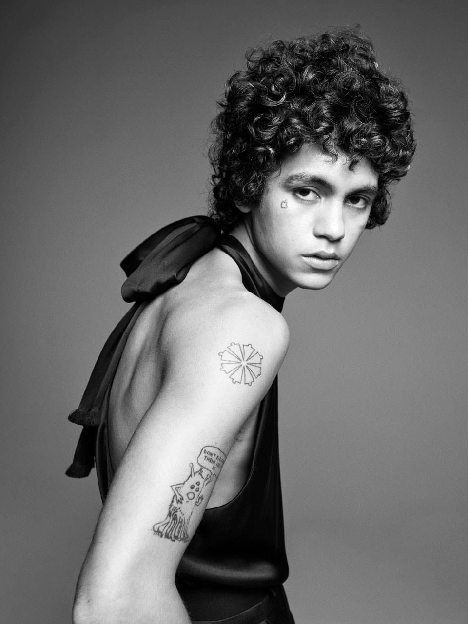 Kate Moss, Hailey Bieber sang trọng trong chiến dịch mùa thu 2023 của Saint Laurent - 4