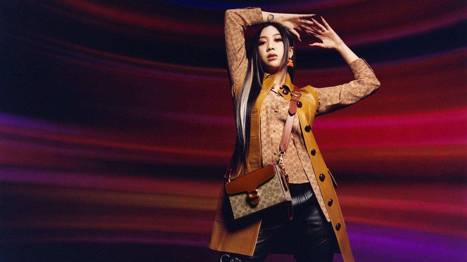 Rapper Hàn Quốc Lee Young-ji là đại sứ toàn cầu mới nhất của Coach - 1