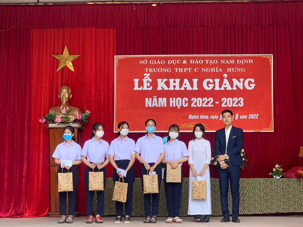 Nhà thuốc Thảo Thuấn đồng hành cùng Trường THPT Nghĩa Hưng C qua các năm học