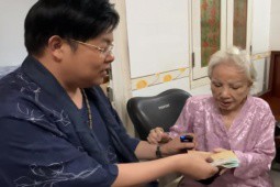 Nữ quái kiệt sân khấu miền Nam ở tuổi 78: ”Tôi sắp lên hoa hậu rồi”
