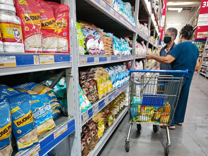 Tiêu thụ đường trên thị trường chưa có nhiều biến động dù giá cả tăng vọt Ảnh: AN NA