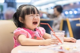 Giáo dục - du học - Con khóc, giận dữ, cha mẹ mất bình tĩnh, hãy tự nhủ ngay 5 câu này