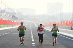 Tin tức trong ngày - Cầu Vĩnh Tuy 2 "rực đỏ" trước giờ thông xe sáng nay 30/8