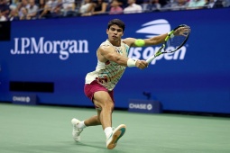 Thể thao - Trực tiếp tennis Alcaraz - Koepfer: Đối thủ bỏ cuộc, "tiểu Nadal" đi tiếp (US Open)