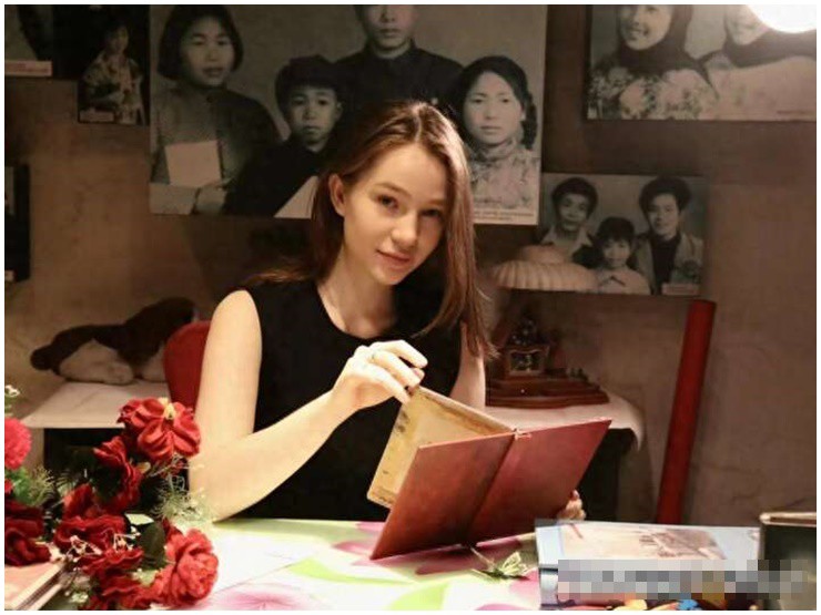 Zipei là một cô gái xinh đẹp, tài năng.