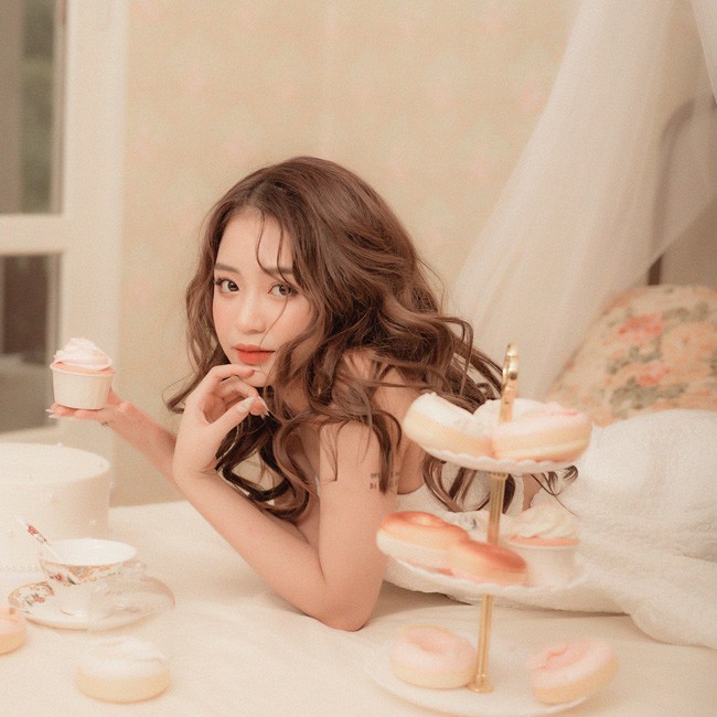 Xuất hiện với hình ảnh ngọt ngào và nữ tính, cô gái Hà thành chiếm được thiện cảm của nhiều người.&nbsp;
