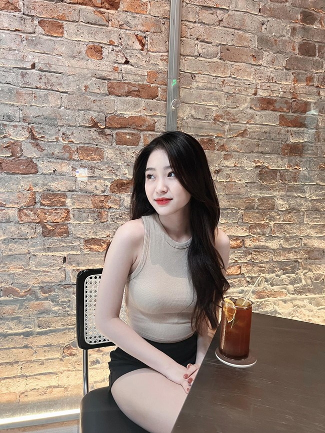 Ngoài giờ học, Phương Uyên rất chăm chỉ tập gym để duy trì vóc dáng thon gọn.&nbsp;
