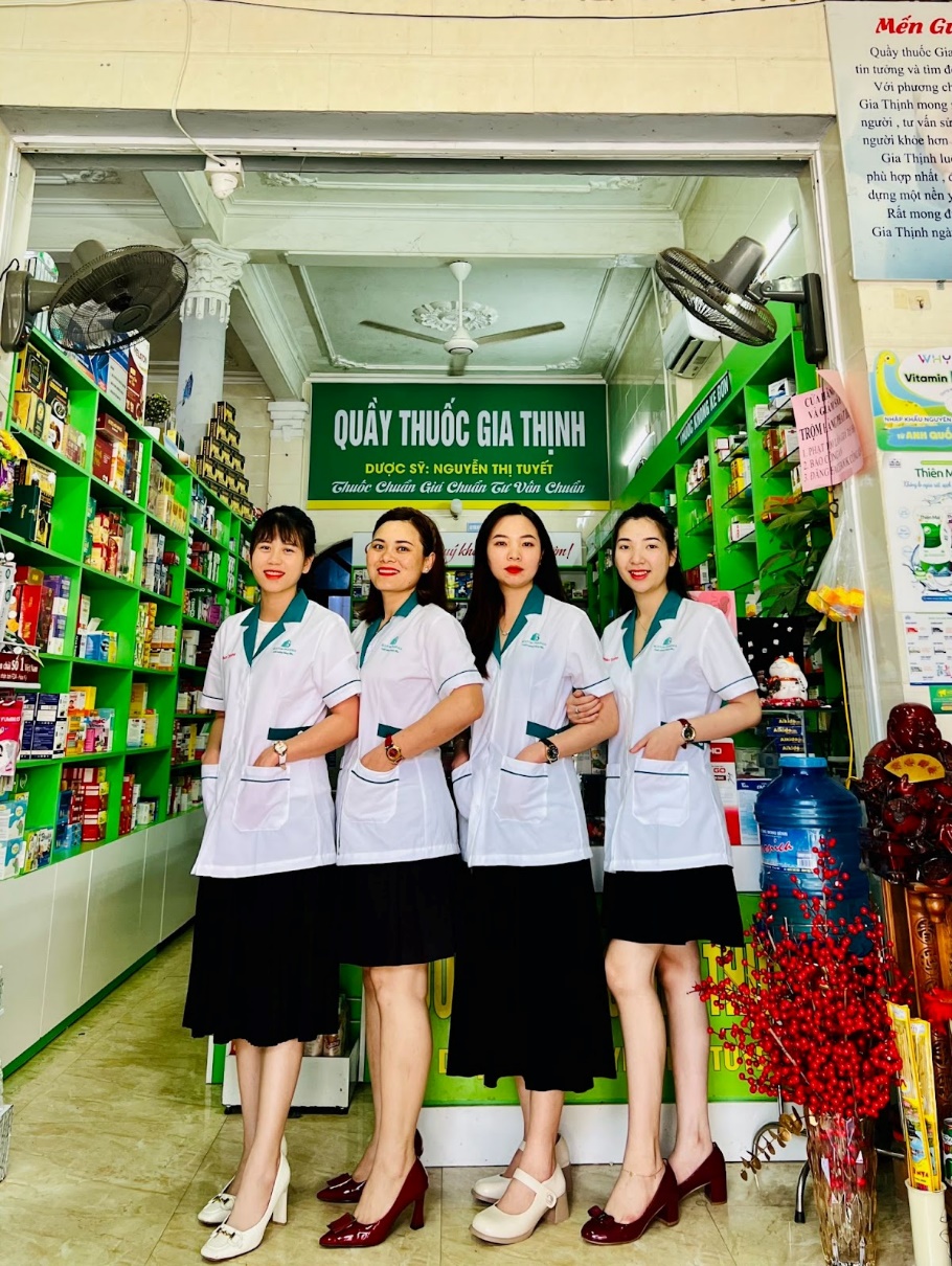 Đội ngũ nhân viên được đào tạo bài bản, chu đáo với khách hàng.